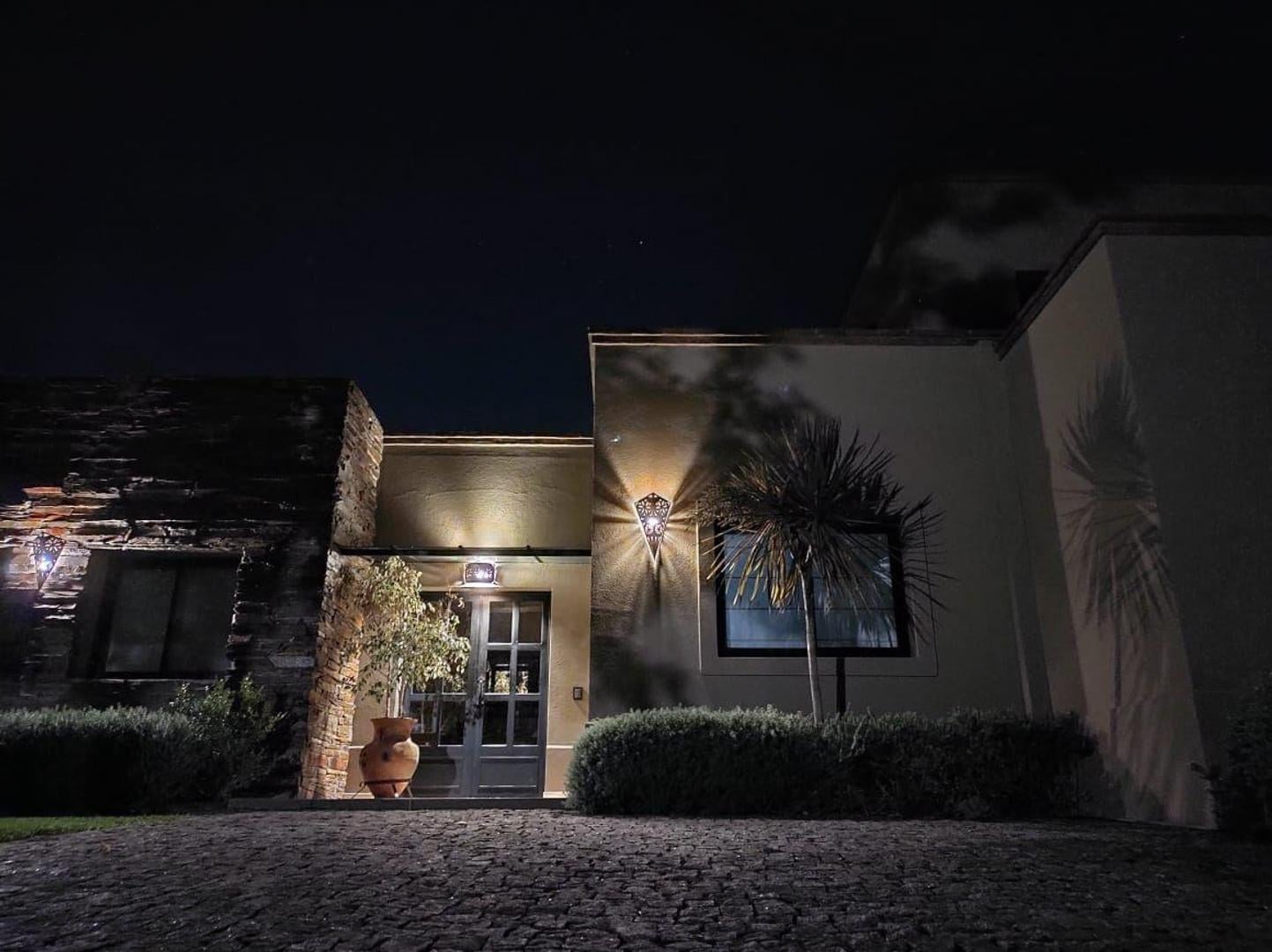 Foto de CASA EN VENTA SANTA CLARA 4 AMB C/PILETA, imagen 4
