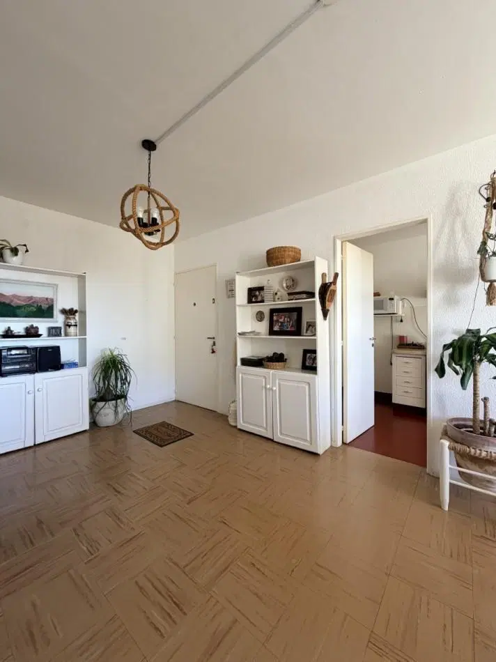 Departamento tres ambientes con espacio de cochera 2