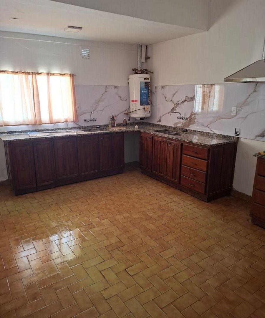 Foto de ¡OPORTUNIDAD DE INVERSIÓN! CASA + DEPARTAMENTO EN UN MISMO LOTE – AMBOS, imagen 1
