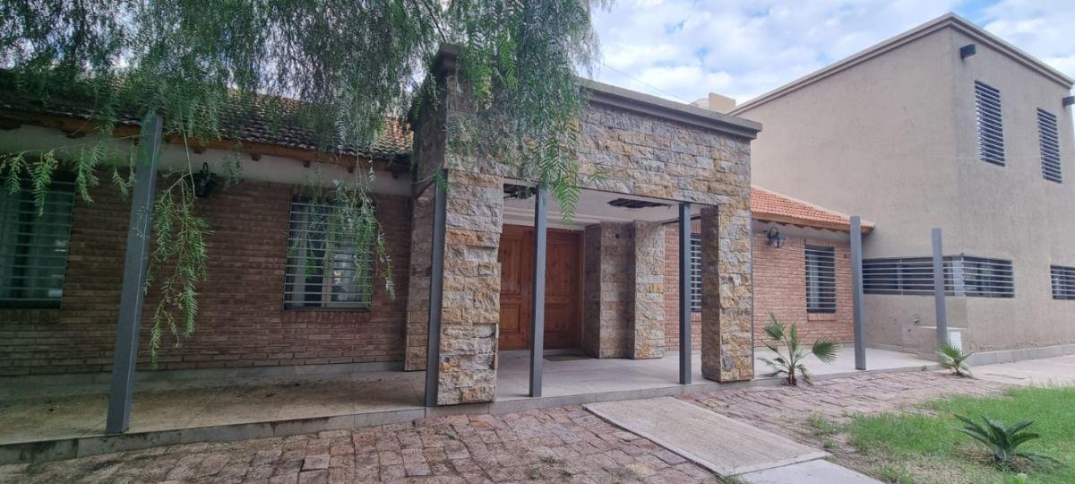 Casa con 640 m² en alquiler en El Challao, Ciudad Mendoza.
