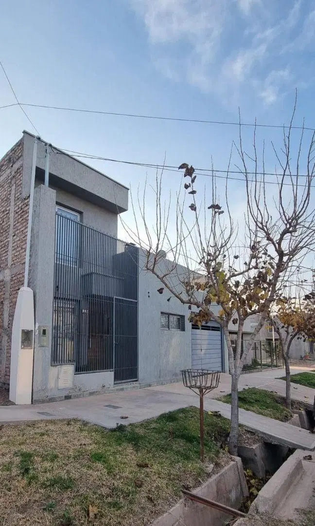 Casa de 201 m² totales, 2 habitaciones, Barrio Agua Y Energía Plan 23 4