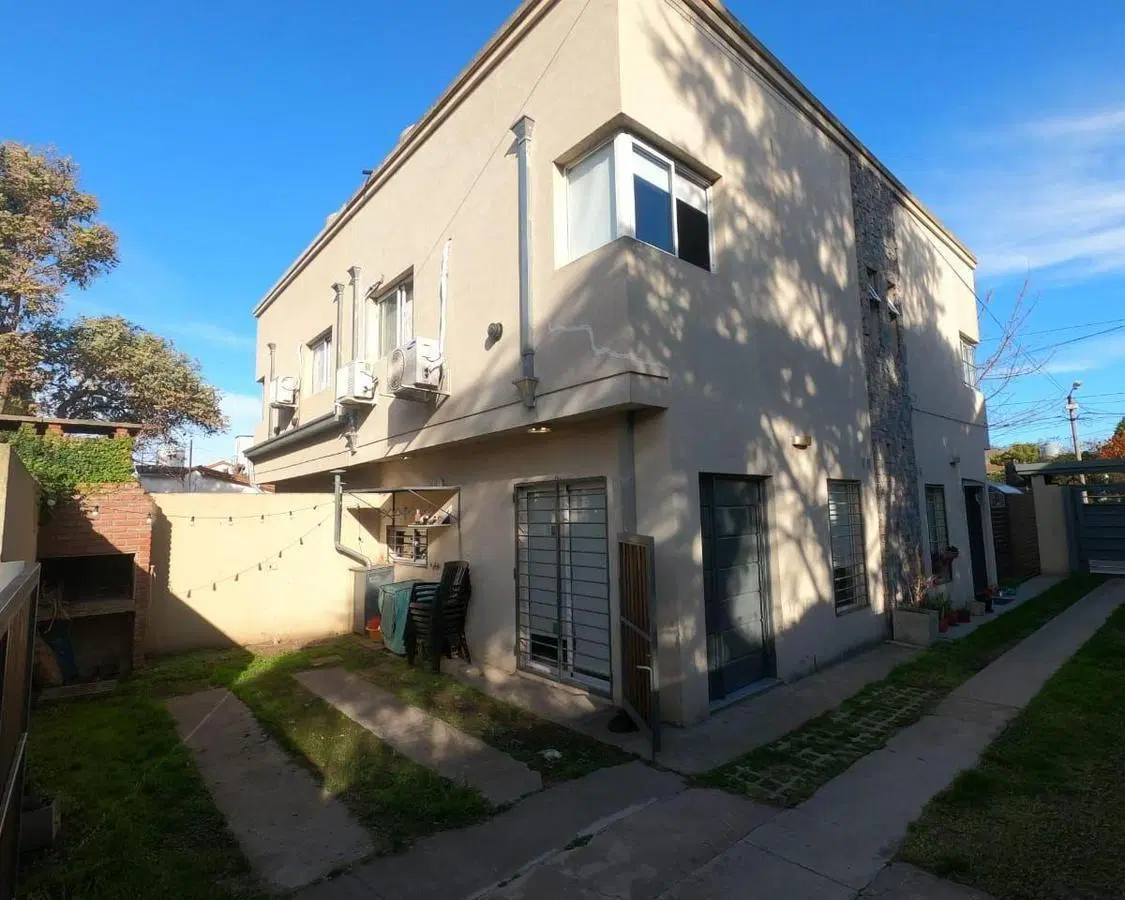 Dúplex en venta de 2 dormitorios c/ cochera en Monte Grande 3