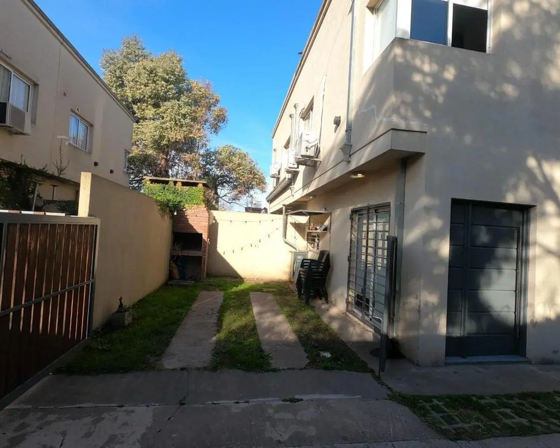 Dúplex en venta de 2 dormitorios c/ cochera en Monte Grande 4