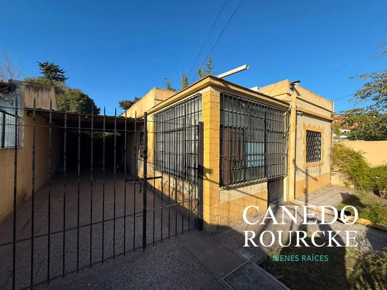 Casa en amplio lote Monte Grande 4