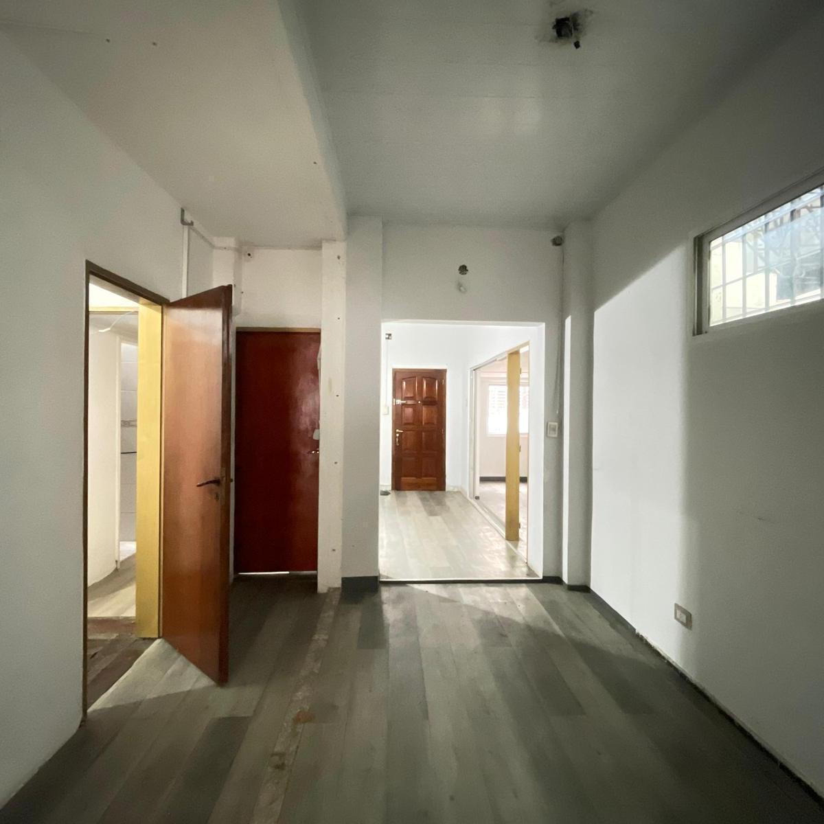Propiedad Ideal Para Oficinas Profesionales - Comerciales 2