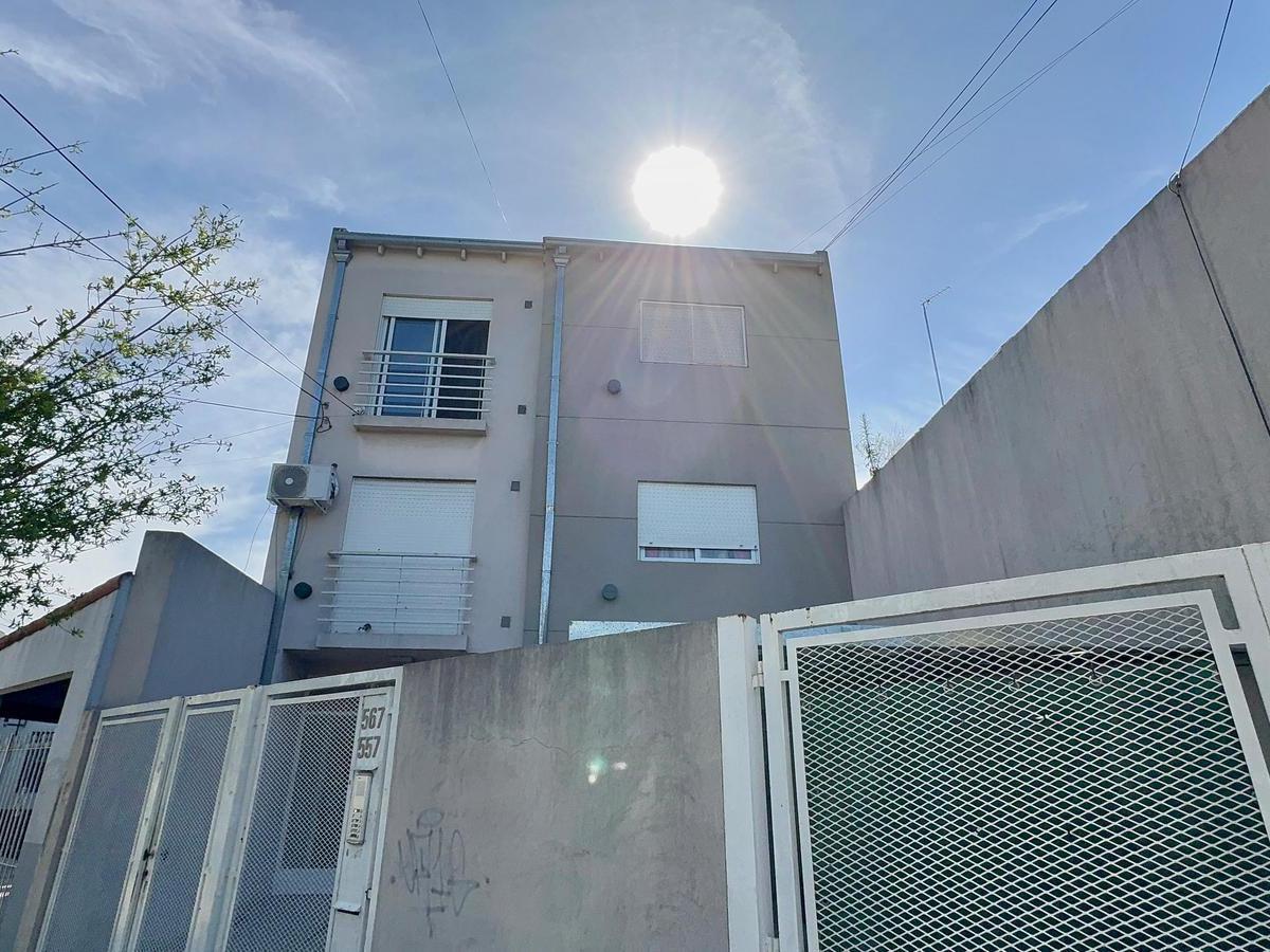 Departamento en de un Ambiente en Moron 4
