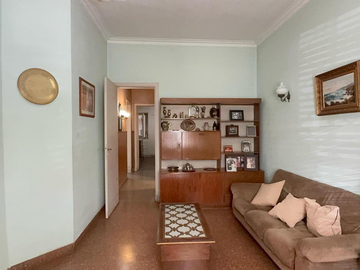 Foto de Chalet de 6 ambientes en venta en Haedo, imagen 2