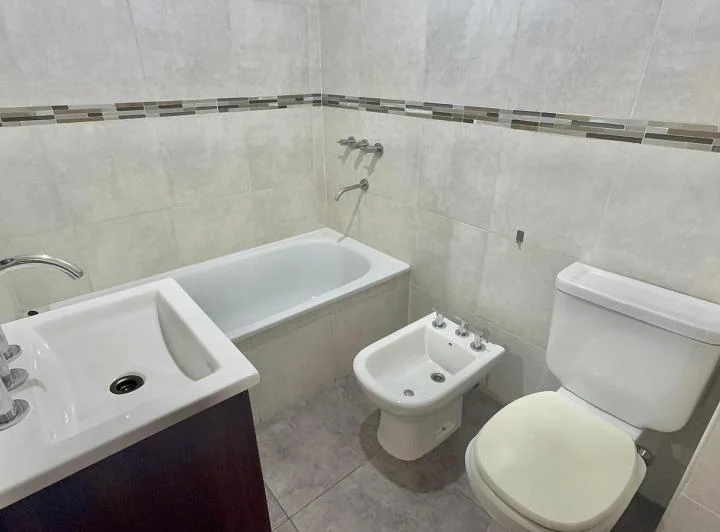 Departamento de 2 ambientes en alquiler en Moron 3