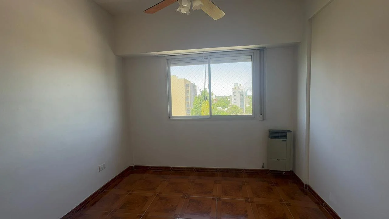 Departamento 3 ambientes con cochera cubierta Moron Sur