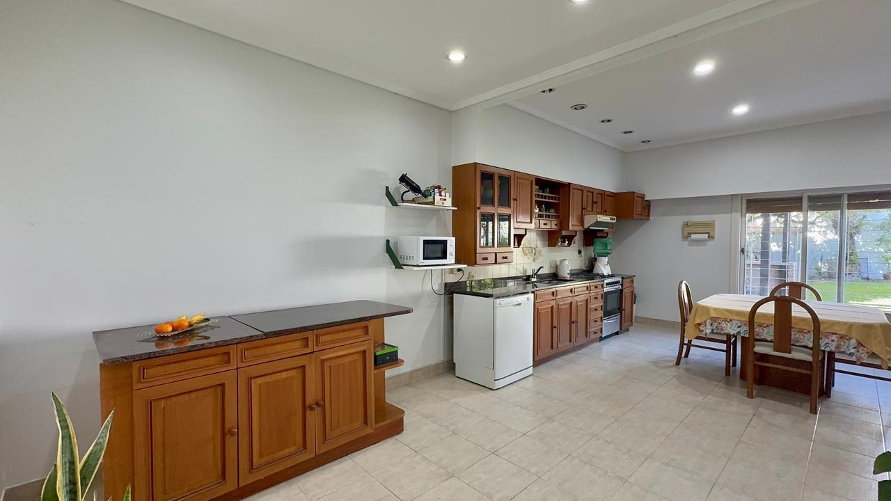 Chalet de 5 ambientes en Moron Sur Residencial