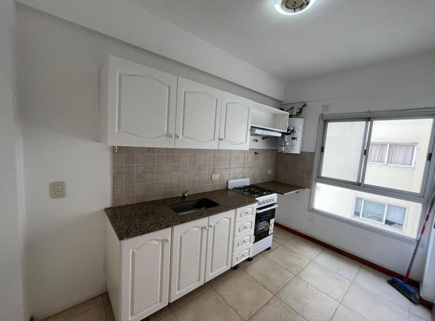 Foto de Excelente departamento de tres ambientes en Morón, imagen 4