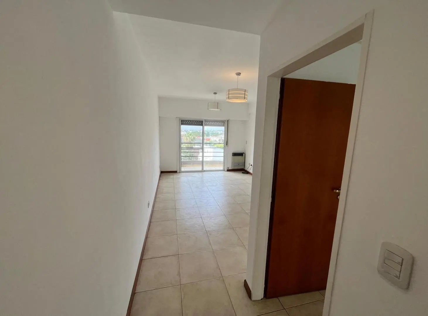 Excelente departamento de tres ambientes en Morón 2