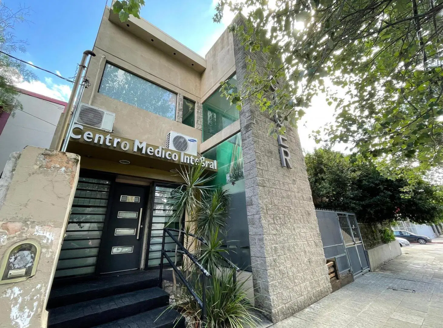 Policonsultorios en VENTA, Morón Centro 5