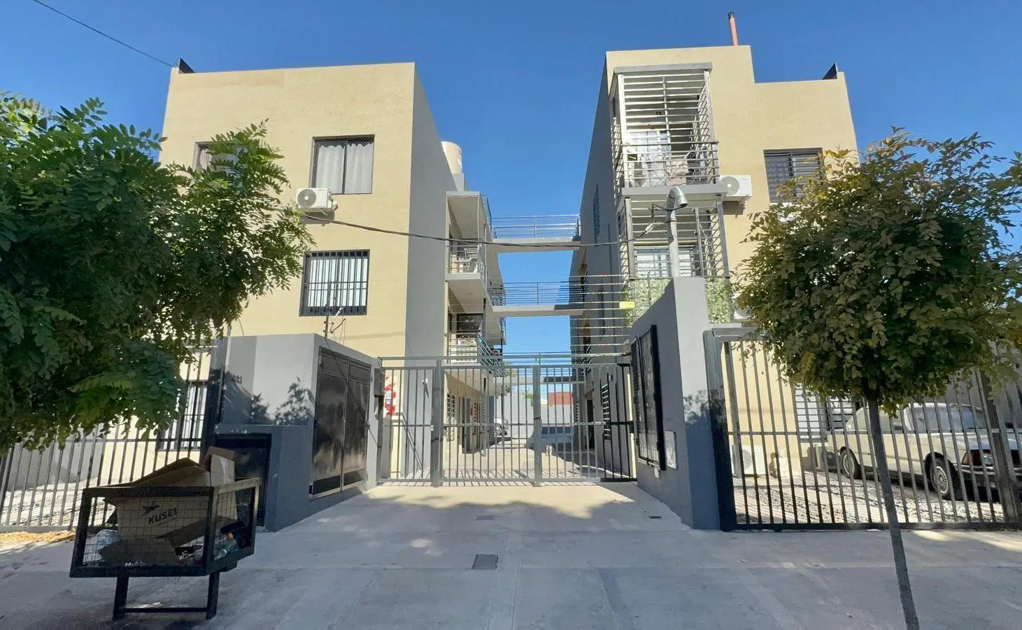 Departamento de 3 ambientes con cocheras en Moron 5