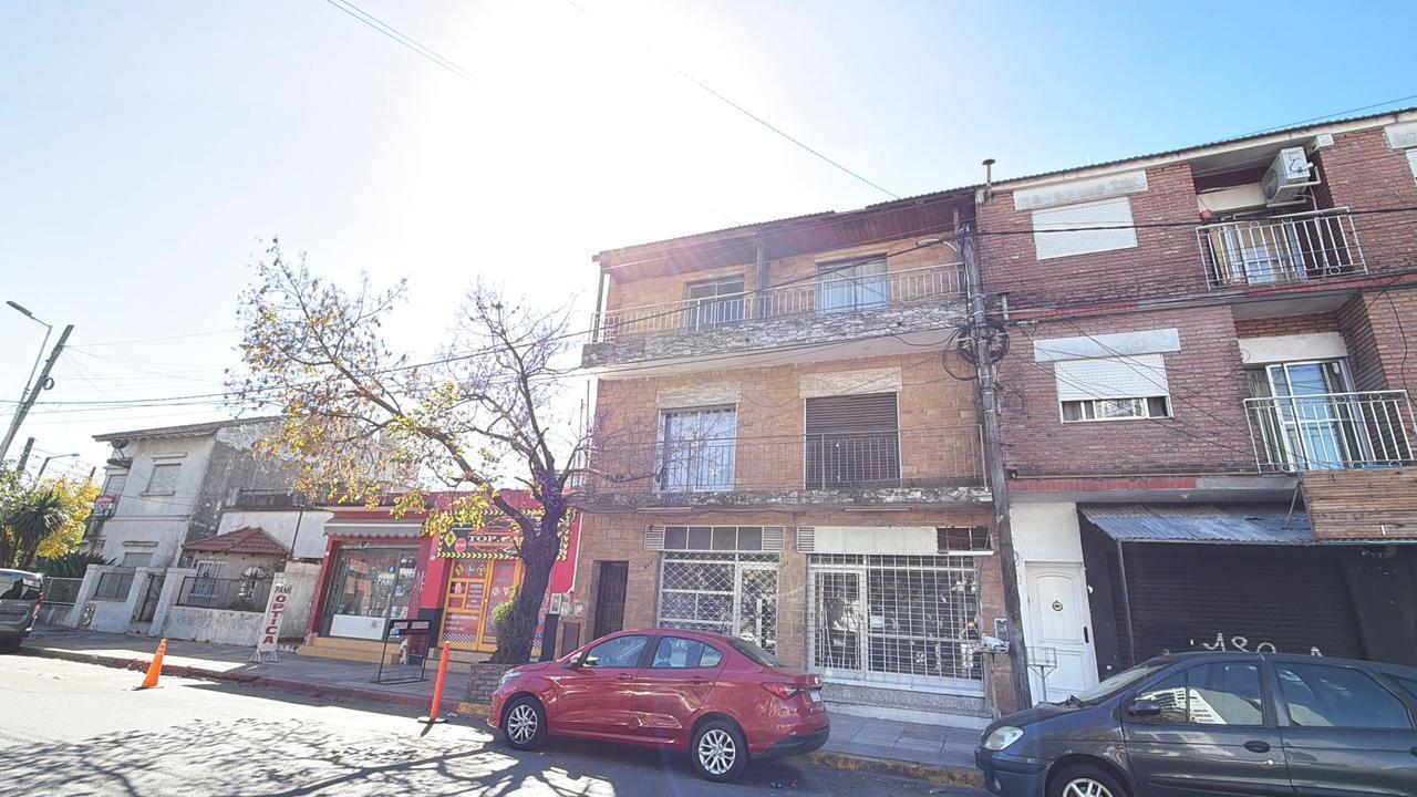 Propiedad en bloque - Local + 4 departamentos - Ideal para renta