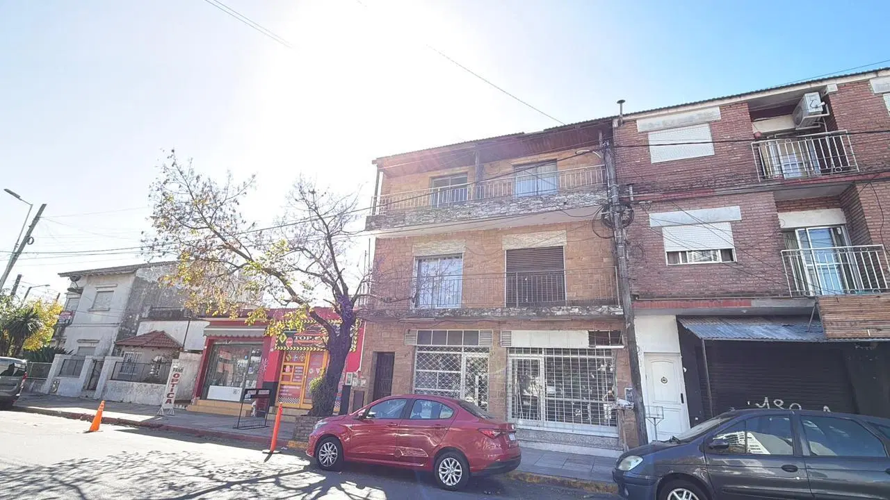 Propiedad en bloque - Local + 4 departamentos - Ideal para renta 2