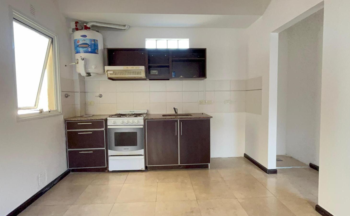 Foto de Departamento de 2 ambientes con cochera y balcón en Morón, imagen 1