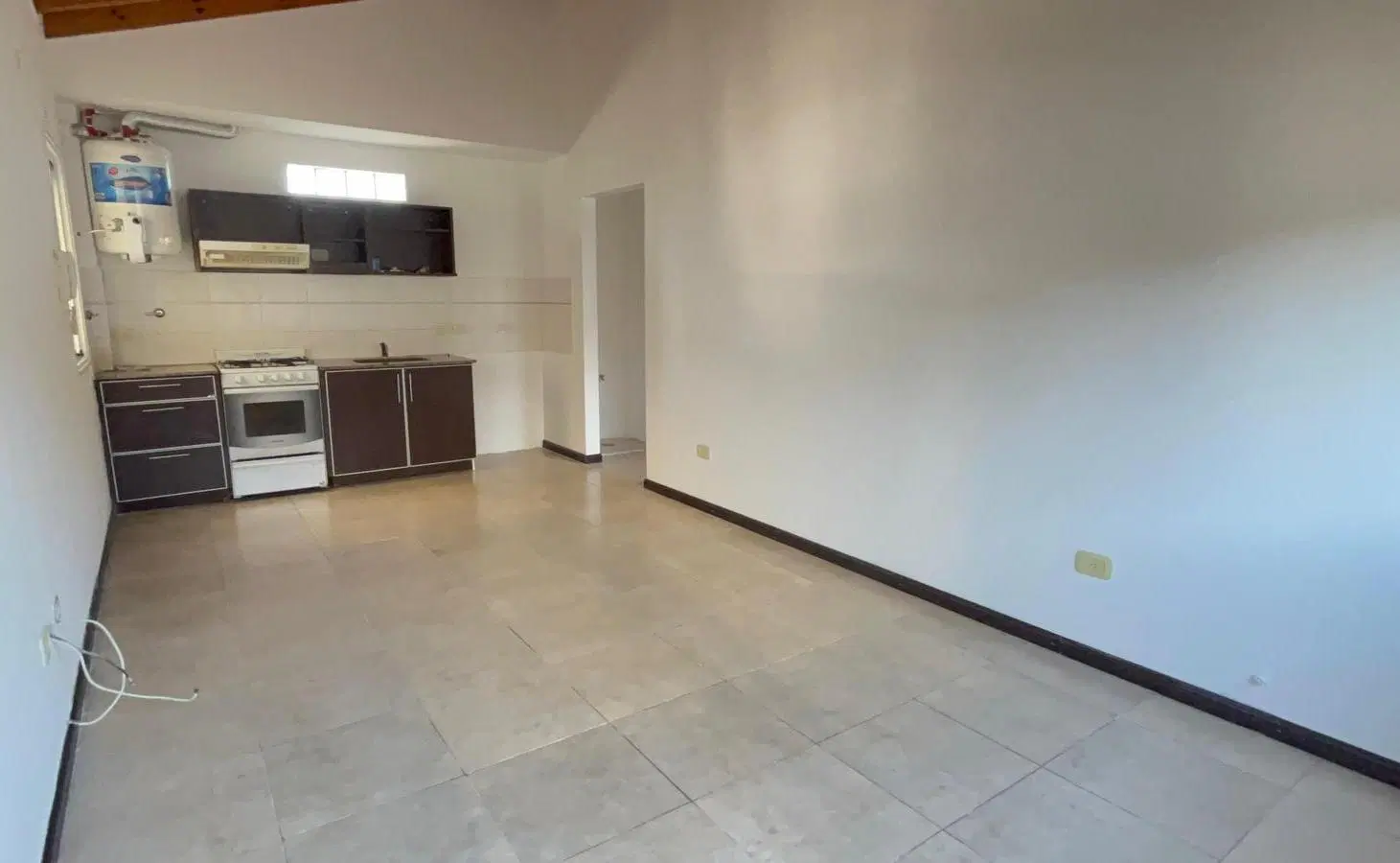 Departamento de 2 ambientes con cochera y balcón en Morón 4
