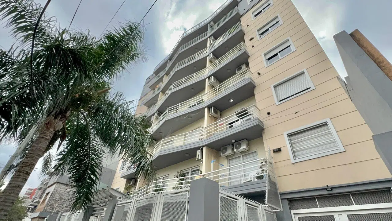 Monoambiente con balcón en Morón 3