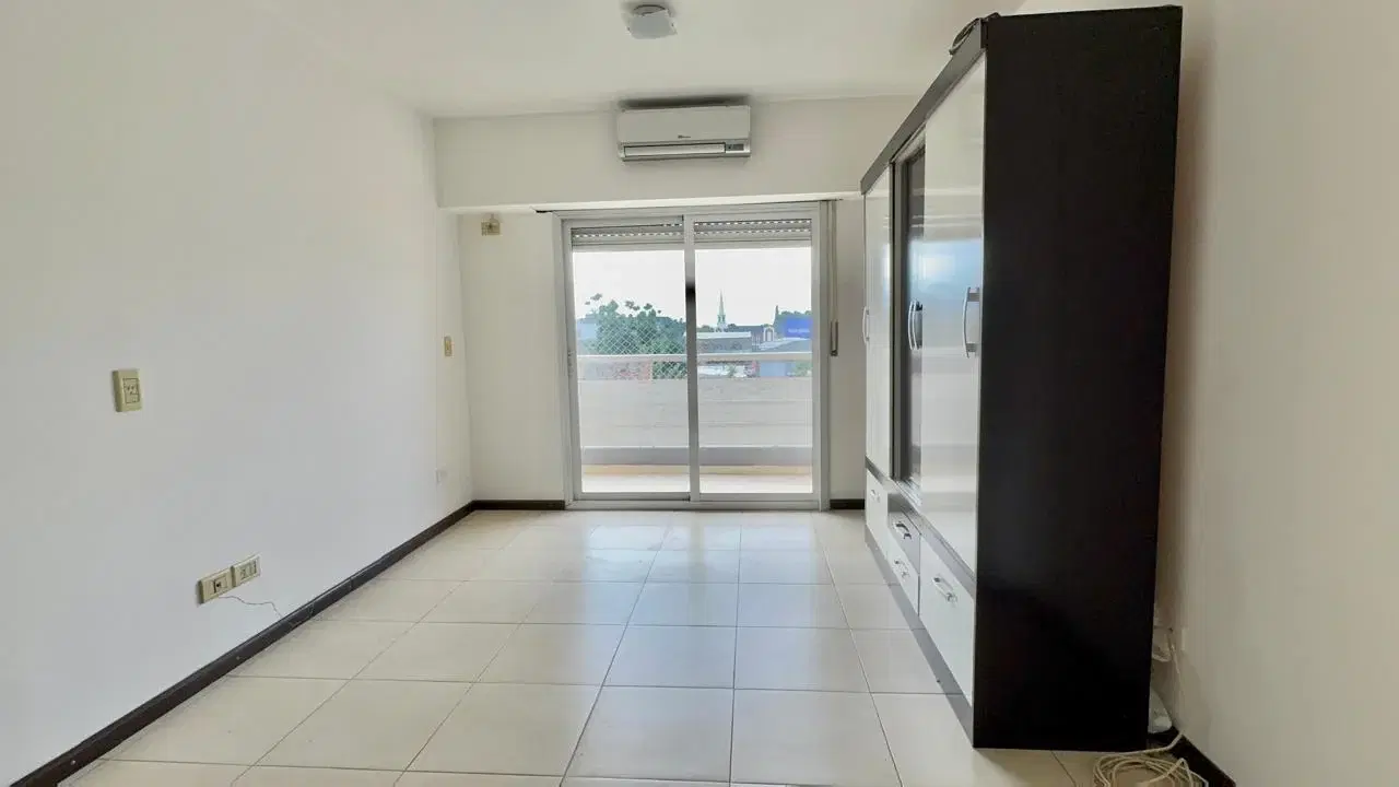 Monoambiente con balcón en Morón 5