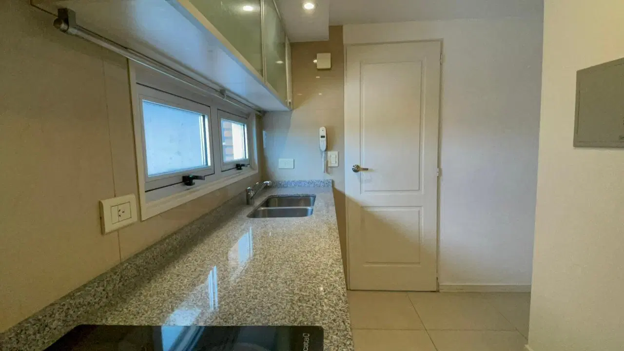 Moderno departamento de 2 ambientes en venta en Moron Sur 4