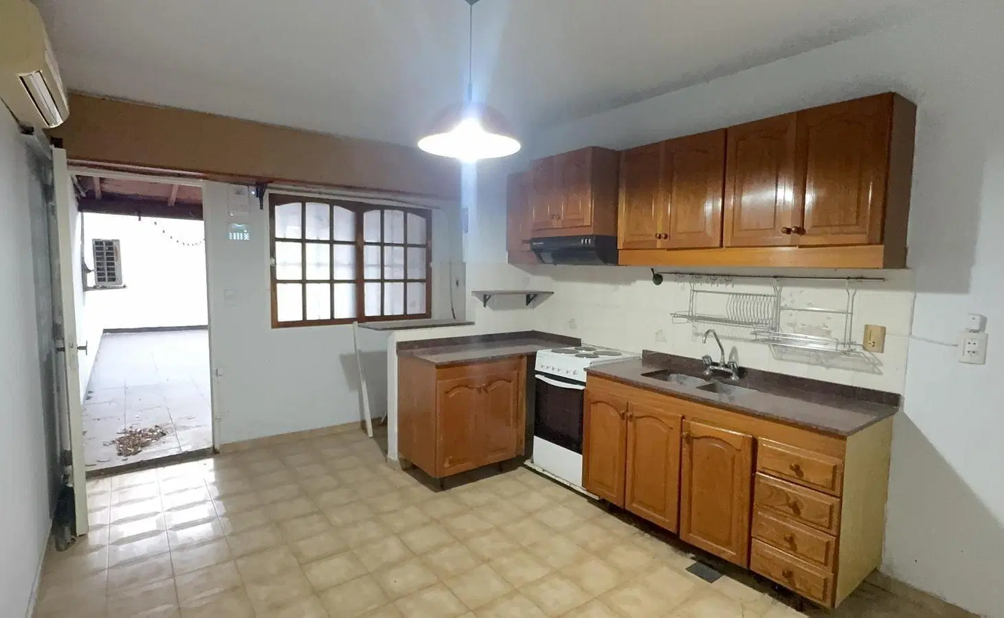 Dúplex de 3 ambientes con patio en Moron 4