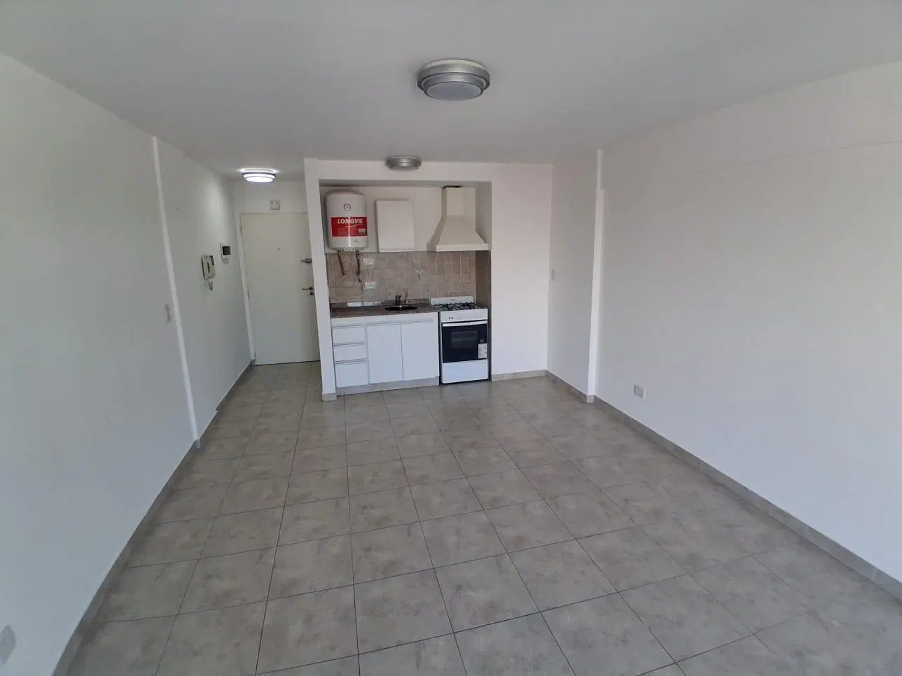 Monoambiente amplio con cochera en alquiler en Morón 3