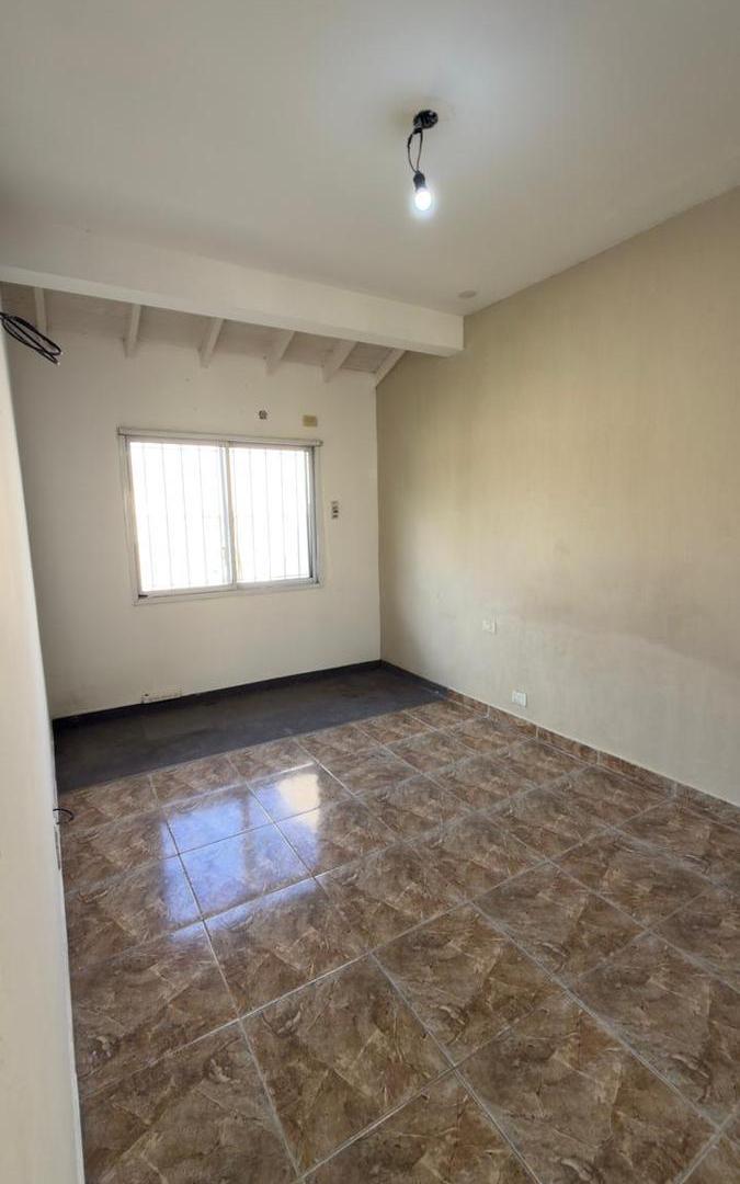 Foto de PH de 3 ambientes reciclado en venta en Morón, imagen 3