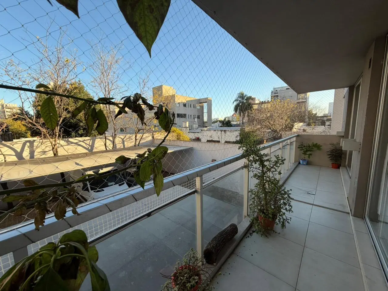 Departamento de Tres ambientes con cochera en alquiler 3