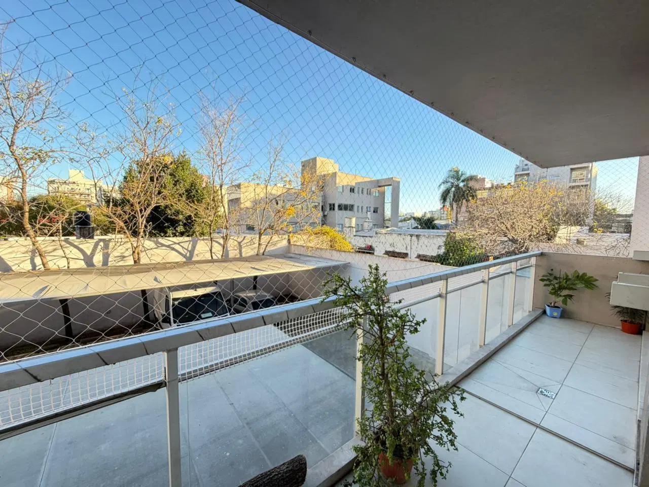 Departamento de Tres ambientes con cochera en alquiler 5