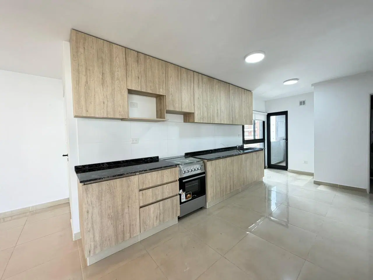Moderno departamento de 3 ambientes en alquiler Morón 5