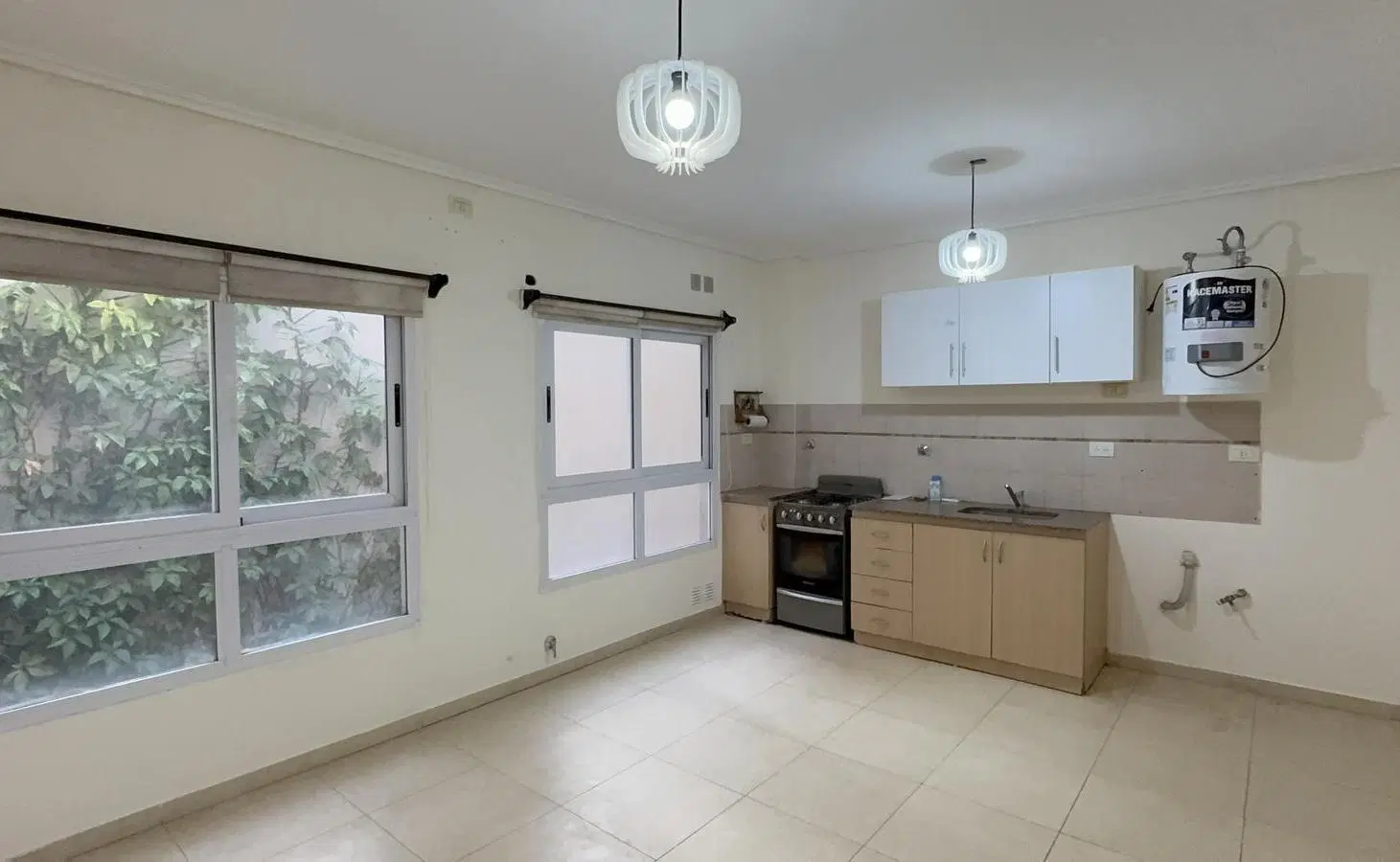 Departamento de 2 ambientes con balcón al frente en venta Morón Sur 8