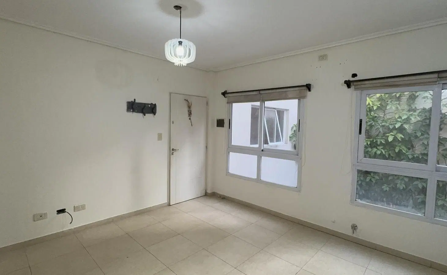 Departamento de 2 ambientes con balcón al frente en venta Morón Sur 3
