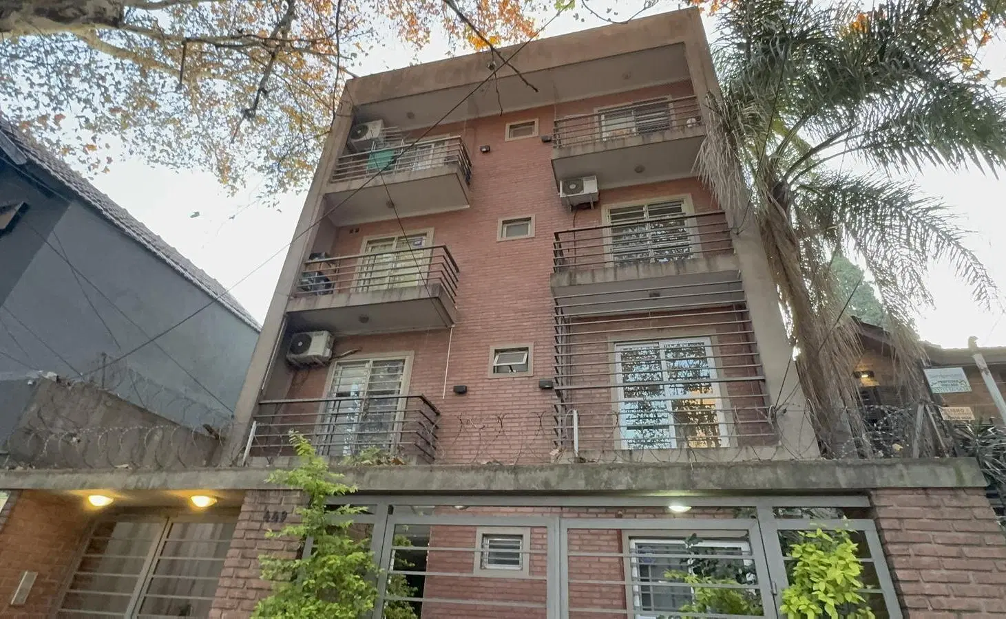 Departamento de 2 ambientes con balcón al frente en venta Morón Sur 4