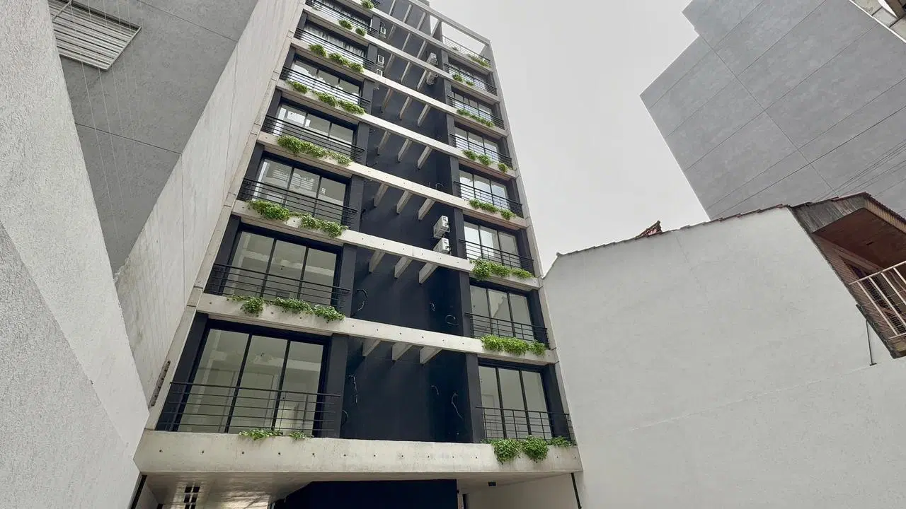 Moderno departamento de 2 ambientes en venta en Morón 1