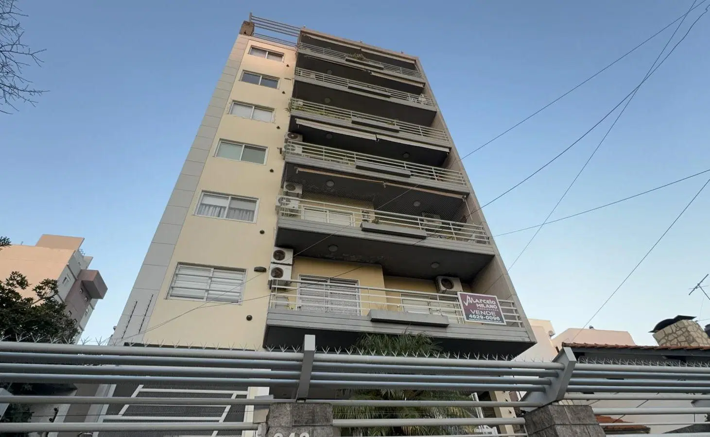 Departamento de 3 ambientes con cochera en venta Morón 3