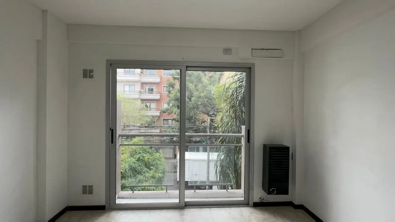 Amplio monoambiente en alquiler Morón 3