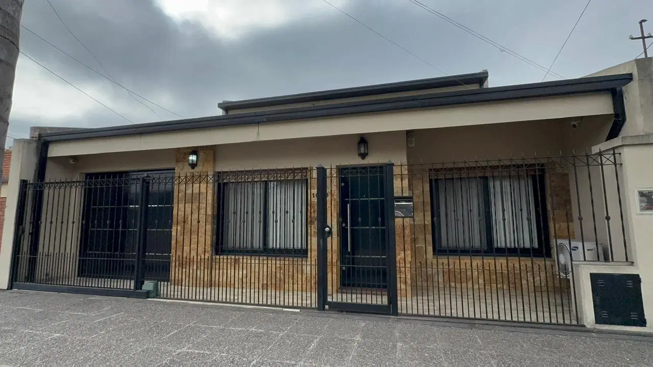 Cómoda casa en venta en Morón 2