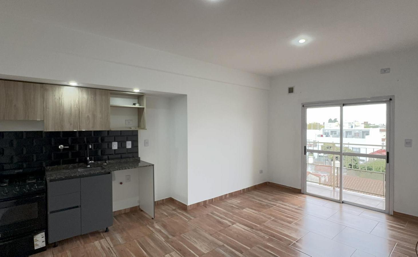 Excelente departamento de dos ambientes en Villa Luzuriaga