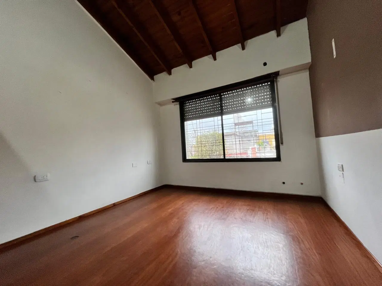 PH de dos ambientes en primer piso en Castelar 1