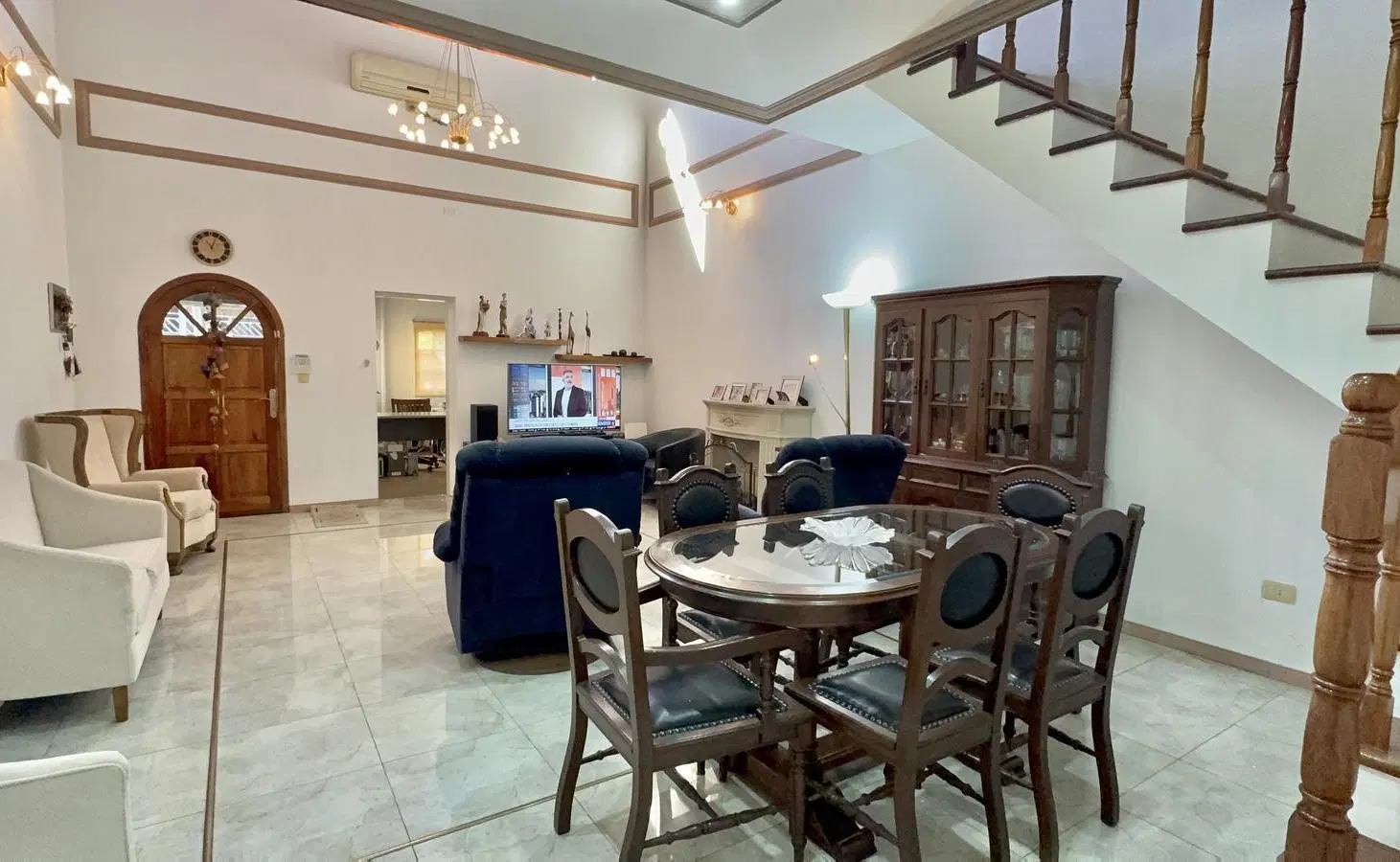 Casa de 4 ambientes con pileta en Moron 3