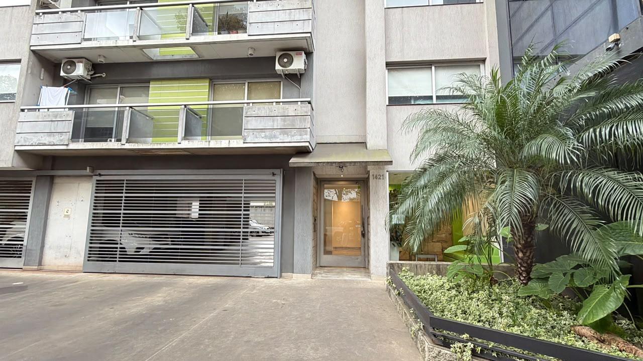 Excelente departamento de dos ambientes con balcón al frente en venta Moron