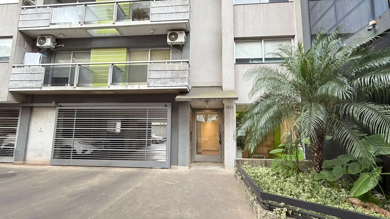 Excelente departamento de dos ambientes con balcón al frente en venta Moron 4