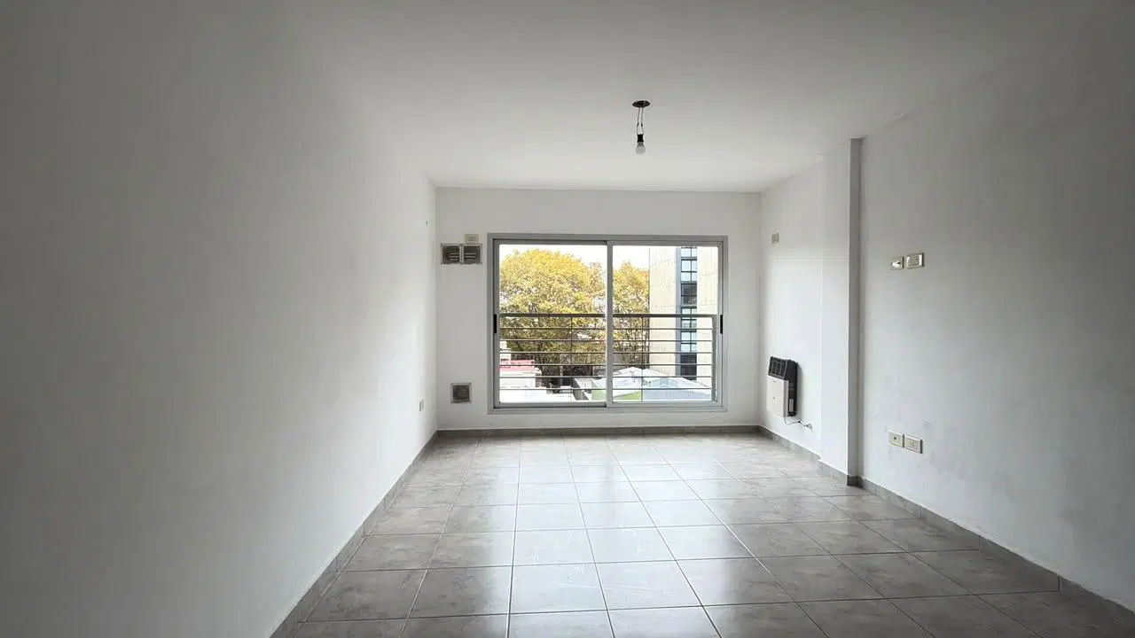 Departamento de 2 ambientes con cochera en venta Moron 4