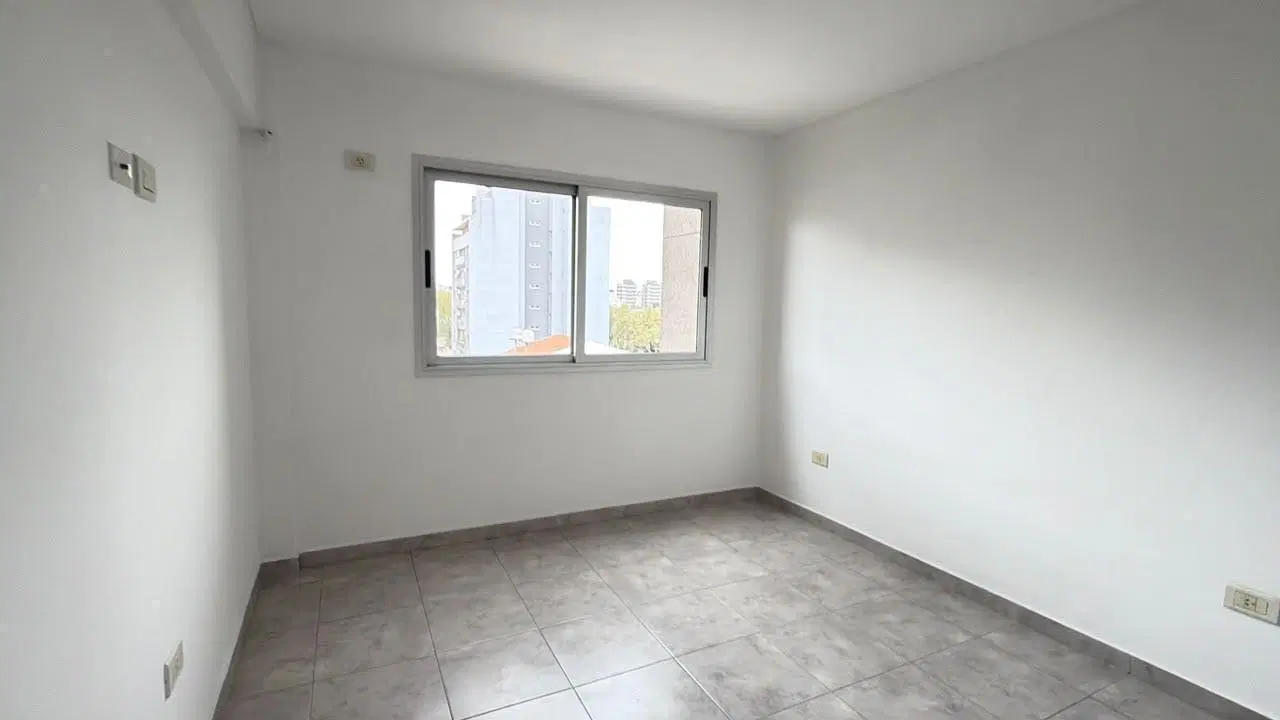 Departamento de 2 ambientes con cochera en venta Moron 5
