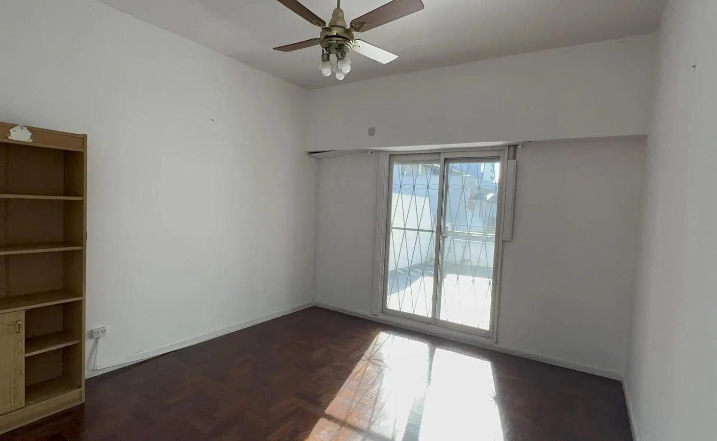 Dúplex con patio y cochera en ubicación estratégica de San Justo 3