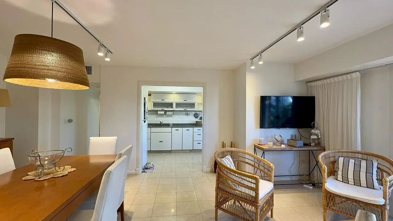 Exclusivo departamento de 3 ambientes con balcón y cochera en Morón 4