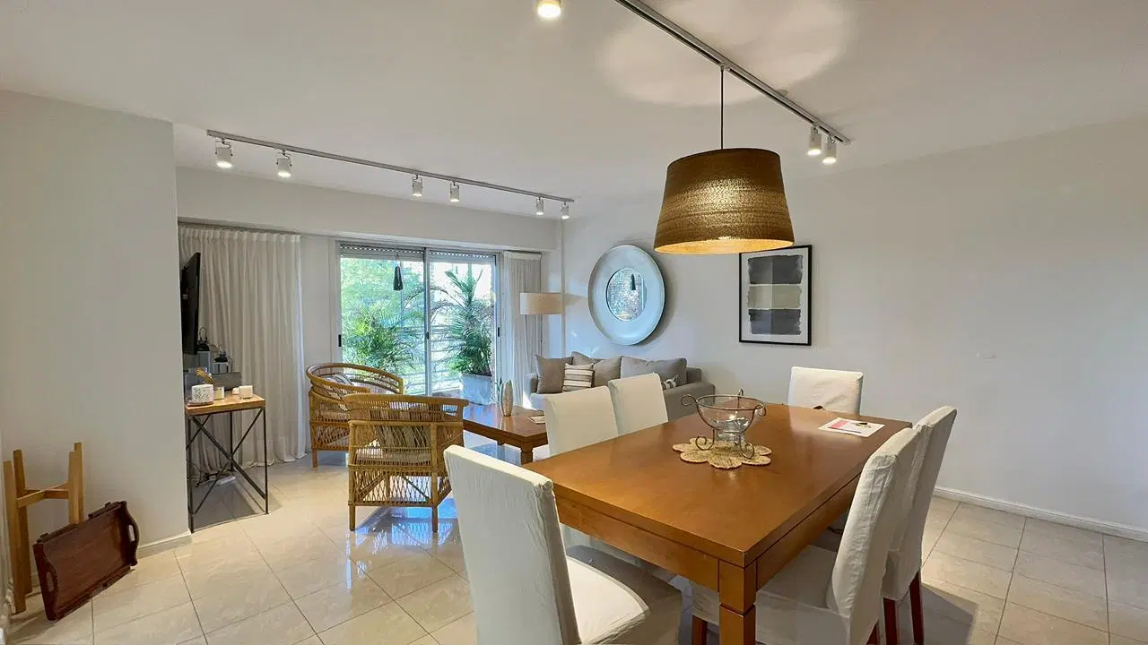 Exclusivo departamento de 3 ambientes con balcón y cochera en Morón 1
