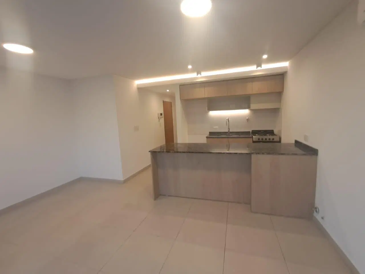 Moderno departamento de 2 ambientes en alquiler en Morón 3
