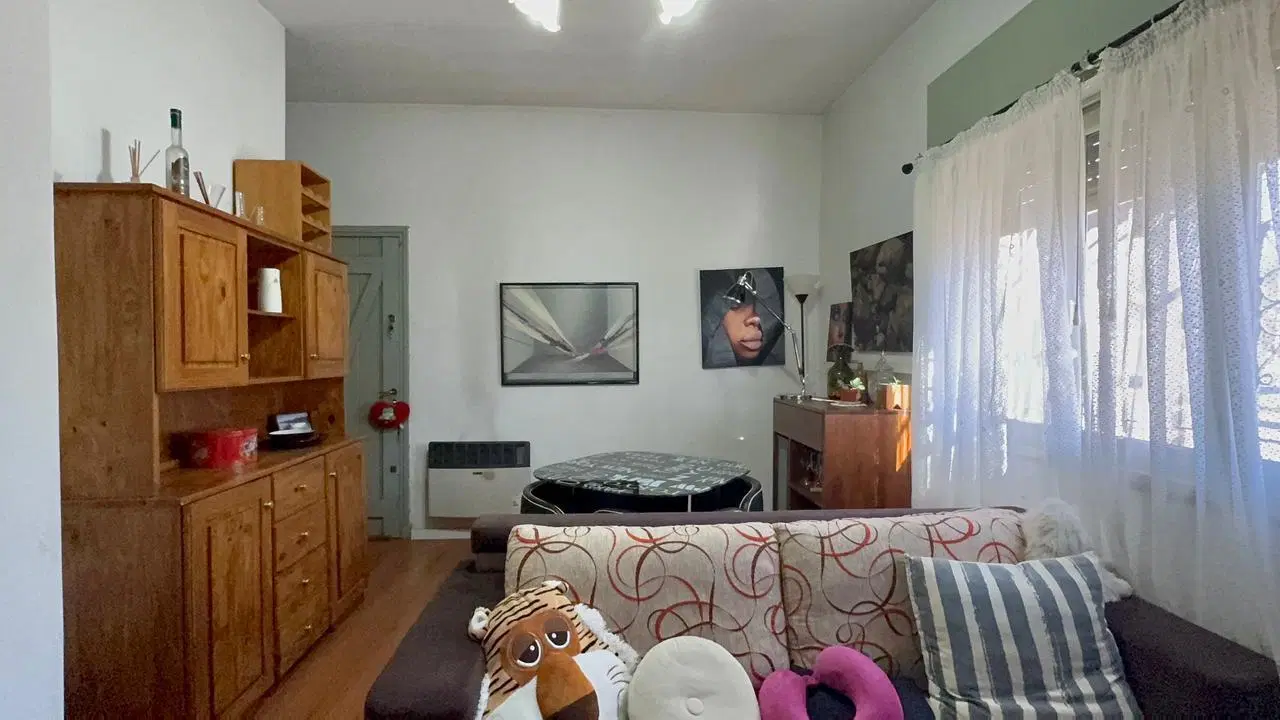 Casa en lote propio con parrilla en Haedo 3